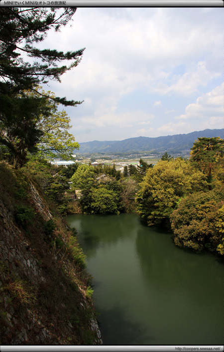 伊賀上野城の石垣とお堀