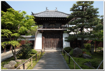 鐘楼門〜智恩寺