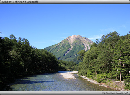 焼岳と梓川