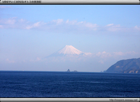 伊豆から見る富士山